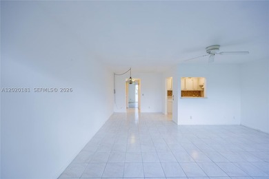 INVESTOR OPPORTUNITY! Tenant-occupied 1-bedroom, 1.5-bath condo - photo 4