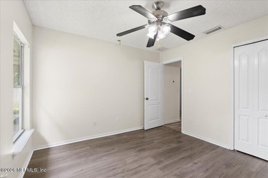 Welcome to this beautifully maintained 4-bedroom, 2-bath - photo 18