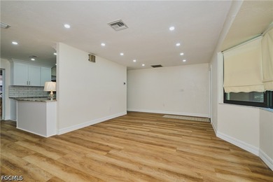 Welcome to this absolutely beautiful 4 bedroom, 3 1/2 bathroom - photo 5