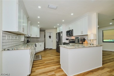 Welcome to this absolutely beautiful 4 bedroom, 3 1/2 bathroom - photo 10