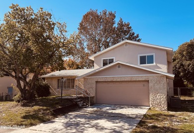 This inviting 2 story, 3 bed 2.5 bath property offers a warm and - photo 2