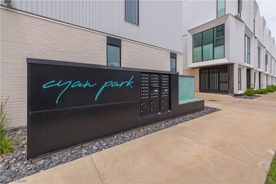 Stunning, impeccably maintained luxury corner townhome in the - photo 2