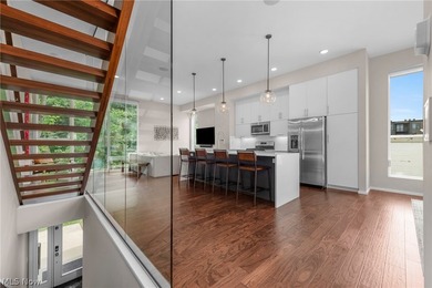 Stunning, impeccably maintained luxury corner townhome in the - photo 5