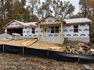 Lake Tansi Home For Sale in Crossville Tennessee