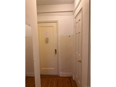 Welcome to this charming prewar 1-bedroom, 1-bathroom co-op - photo 11