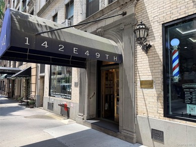 Welcome to this charming prewar 1-bedroom, 1-bathroom co-op - photo 13