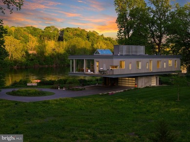 Riverscape is a rare architectural estate lifted gracefully - photo 2