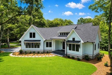 Gorgeous new construction in picturesque Stono Ferry on secluded - photo 1