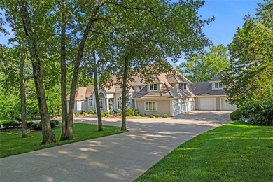This awesome home is a show stopping family home and - photo 2