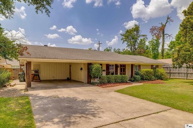 Welcome to this beautifully maintained 4 bedroom, 3 bathroom - photo 2