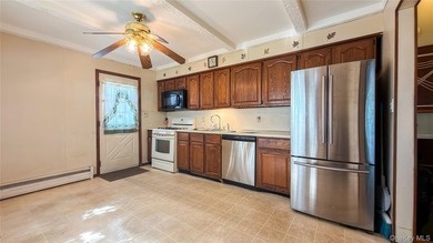Prime location with endless potential. Situated on a spacious - photo 4