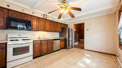 Prime location with endless potential. Situated on a spacious - photo 6