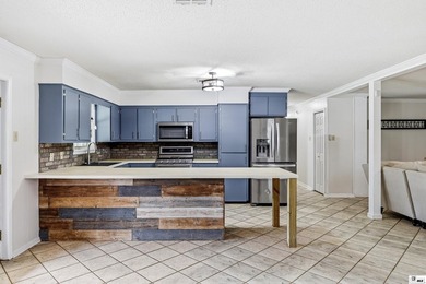 Welcome to this beautifully maintained 4 bedroom, 3 bathroom - photo 9