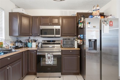 Welcome to this spacious and centrally located 3-bedroom - photo 11