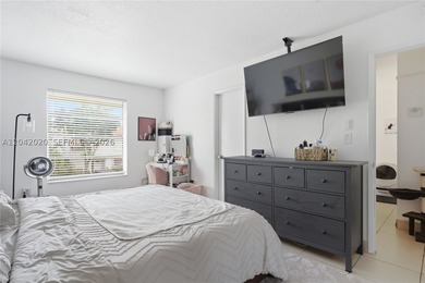 Welcome to this spacious and centrally located 3-bedroom - photo 13