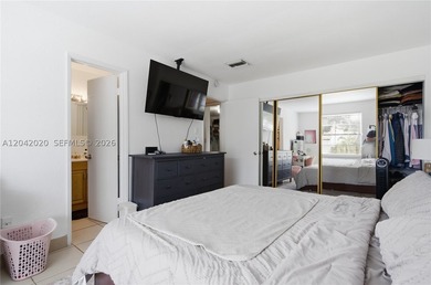 Welcome to this spacious and centrally located 3-bedroom - photo 14