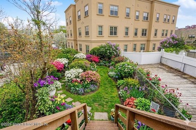 Discover this spacious tri-level townhouse situated on a quiet - photo 18