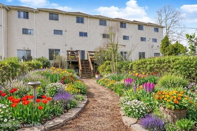 Discover this spacious tri-level townhouse situated on a quiet - photo 20