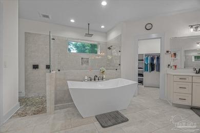 Welcome to this stunning 5 bedroom, 4-bath custom-built - photo 25