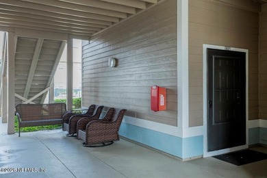 Exceptional 3-bedroom, 2-bathroom ground-floor condo in a gated - photo 27