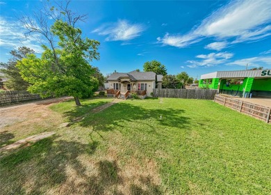 Three bedroom, two bath home located closely to all your - photo 27