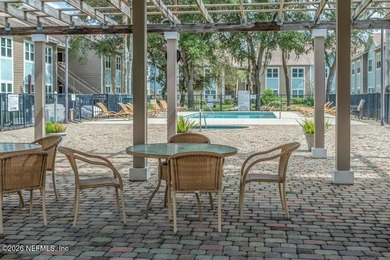 Exceptional 3-bedroom, 2-bathroom ground-floor condo in a gated - photo 28
