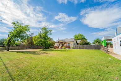 Three bedroom, two bath home located closely to all your - photo 28