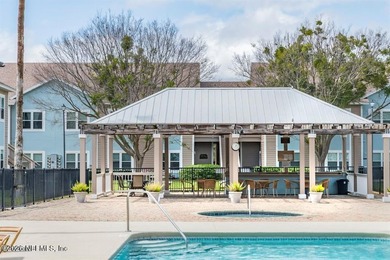Exceptional 3-bedroom, 2-bathroom ground-floor condo in a gated - photo 29