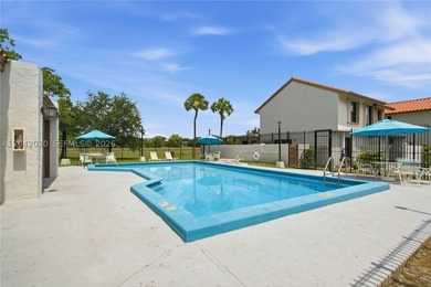 Welcome to this spacious and centrally located 3-bedroom - photo 32