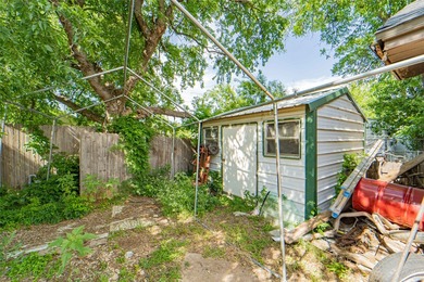 Three bedroom, two bath home located closely to all your - photo 32