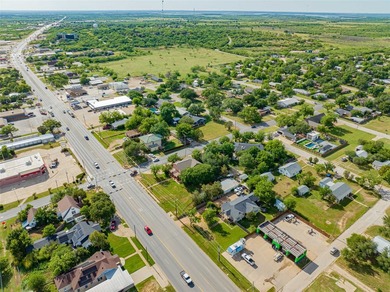 Three bedroom, two bath home located closely to all your - photo 38