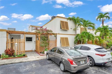 Lake Townhome/Townhouse For Sale in Miami, Florida
