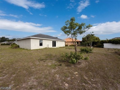 MOTIVATED SELLER. Located in a nice, friendly neighborhood in - photo 17
