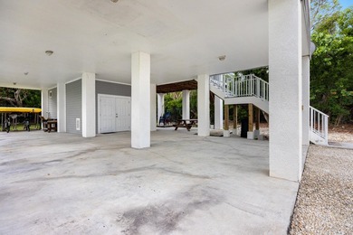 Well-maintained elevated home offering the perfect combination - photo 5