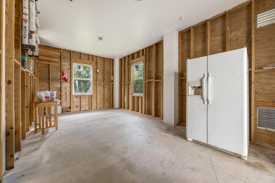 Well-maintained elevated home offering the perfect combination - photo 9
