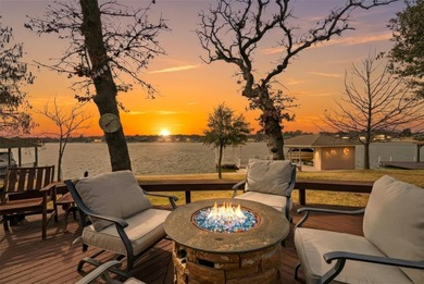 If you've been waiting for a home with big water views and room - photo 2