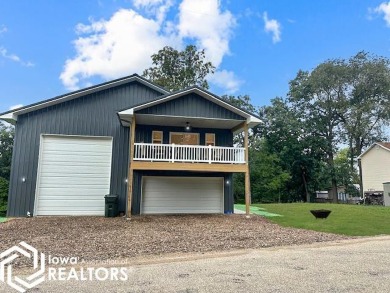 Holiday Lake Home For Sale in Brooklyn Iowa