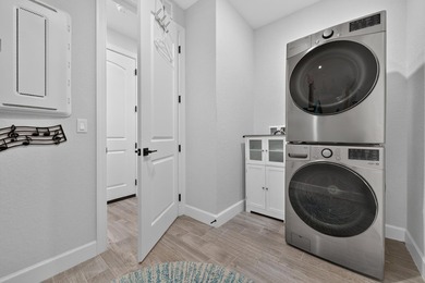 Better Than New! Welcome to this exceptional 4-bedroom Mystique - photo 27
