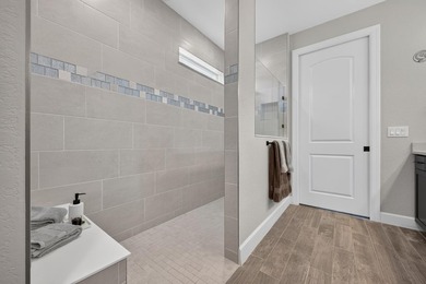 Better Than New! Welcome to this exceptional 4-bedroom Mystique - photo 32