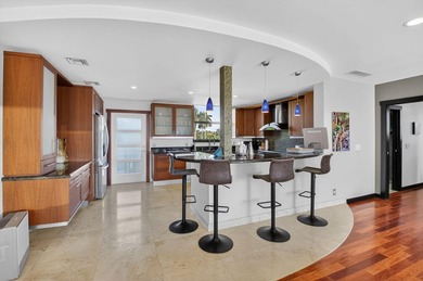 Exquisite Full-Floor ''Sky Villa'' Penthouse with Breathtaking - photo 11