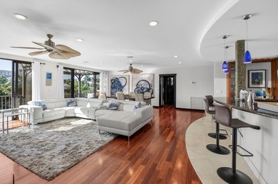 Exquisite Full-Floor ''Sky Villa'' Penthouse with Breathtaking - photo 18