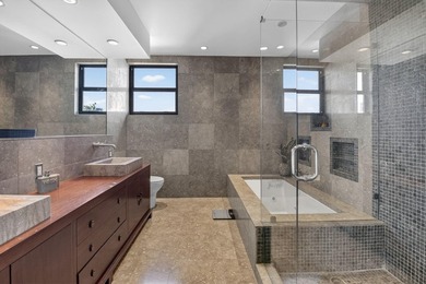 Exquisite Full-Floor ''Sky Villa'' Penthouse with Breathtaking - photo 22