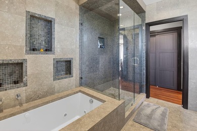 Exquisite Full-Floor ''Sky Villa'' Penthouse with Breathtaking - photo 24