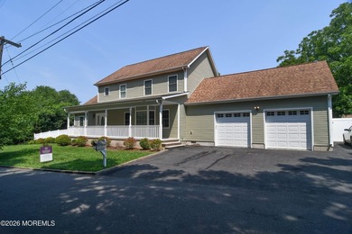Location, Location! A true ''one of a kind'' property in a - photo 3