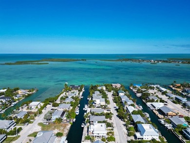 3-bedroom, 2-bath waterfront stilted home offers the perfect - photo 3