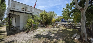 3-bedroom, 2-bath waterfront stilted home offers the perfect - photo 9