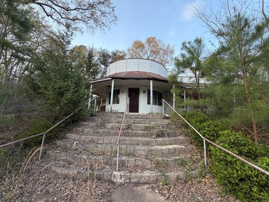 A fixer upper with loads of potential in the quaint town of - photo 10