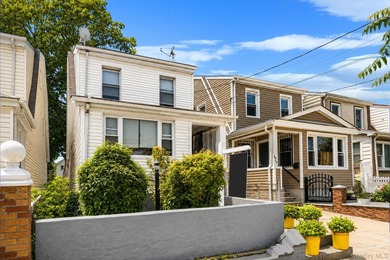 Beautifully maintained and thoughtfully designed, this detached - photo 1