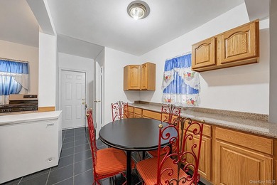 Beautifully maintained and thoughtfully designed, this detached - photo 9