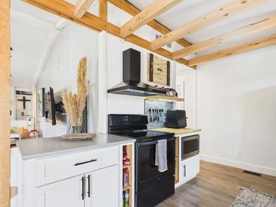Recently remodeled 2 or 3-bedroom, 2-bath home situated on 0.33 - photo 11